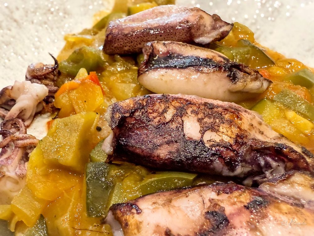 Chipirones con pisto manchego