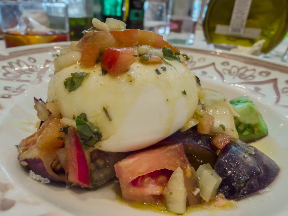Ensalada de burrata de búfala