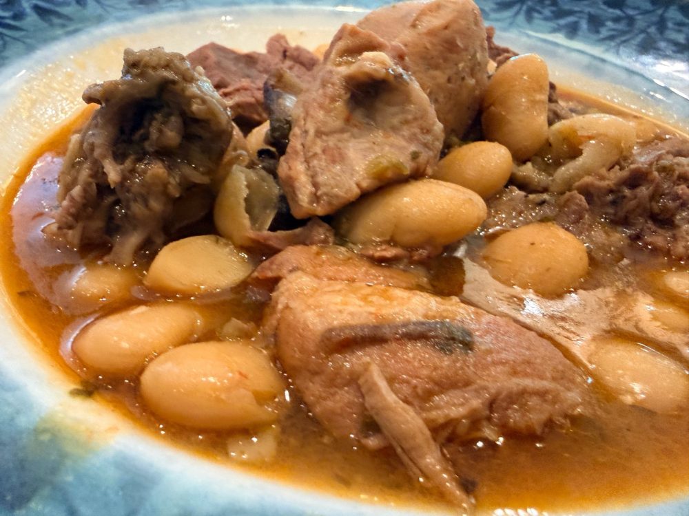 Alubias blancas estofadas con carne